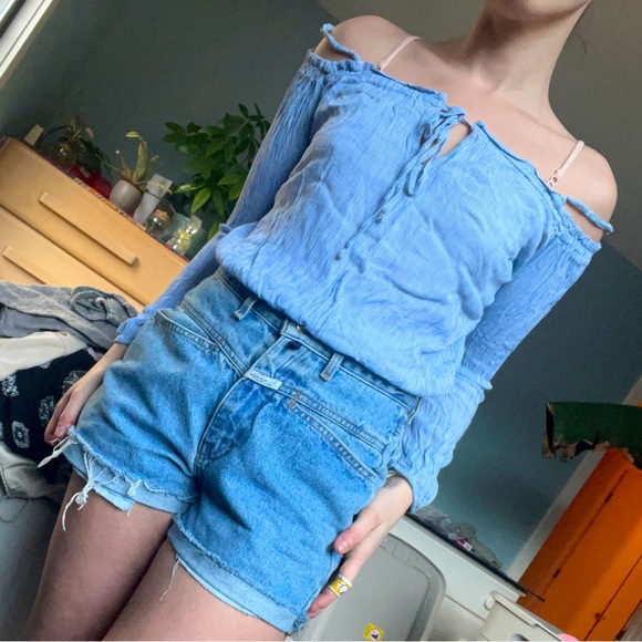 Kendall & Kylie: Striped Cold-Shoulder Top - Picture 4 of 8